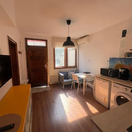 Апартаменти Comfy In The Heart Of
