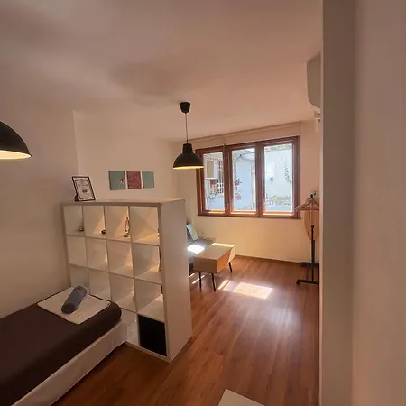 Comfy In The Heart Of Апартаменти