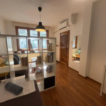 Апартаменти Comfy In The Heart Of